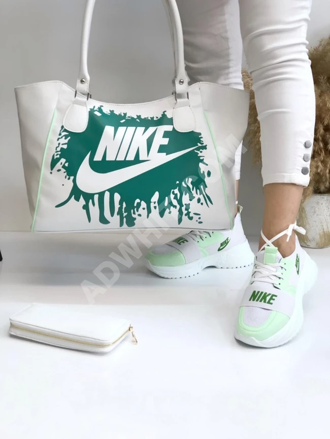 حذاء سبور نسائي مع حقيبة 