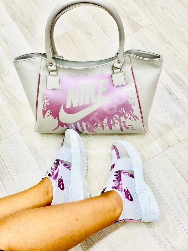 حذاء سبور نسائي مع حقيبة 