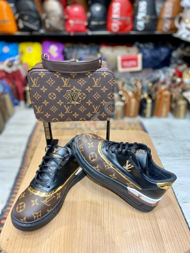 طقم حذاء سبور مع حقيبة 