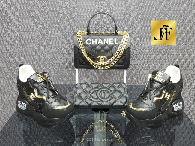 حذاء نسائي مع حقيبة مع جزدان