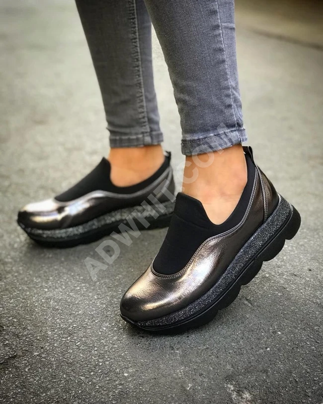 حذاء سبور نسائي 