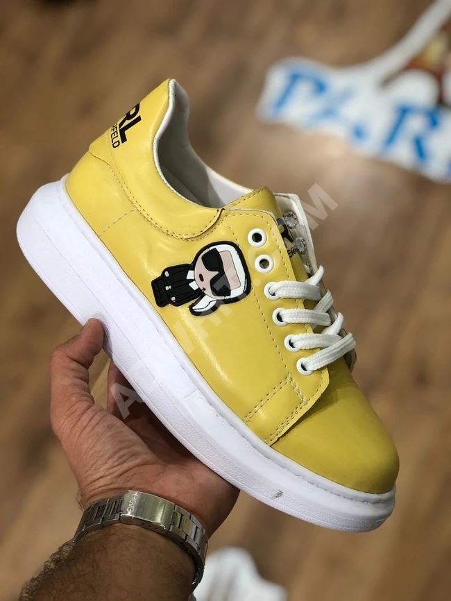 حذاء سبور نسائي 