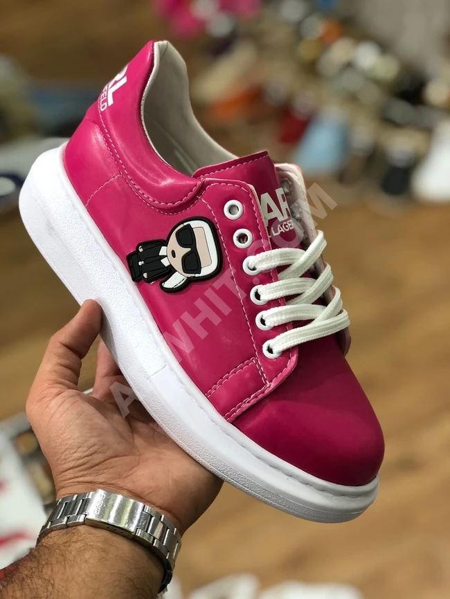 حذاء سبور نسائي 