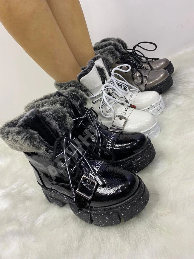 حذاء نسائي سبور شتوي 