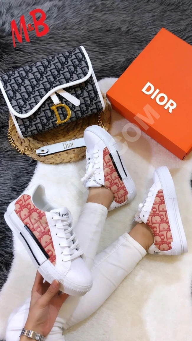 حذاء نسائي سبور مع حقيبة 