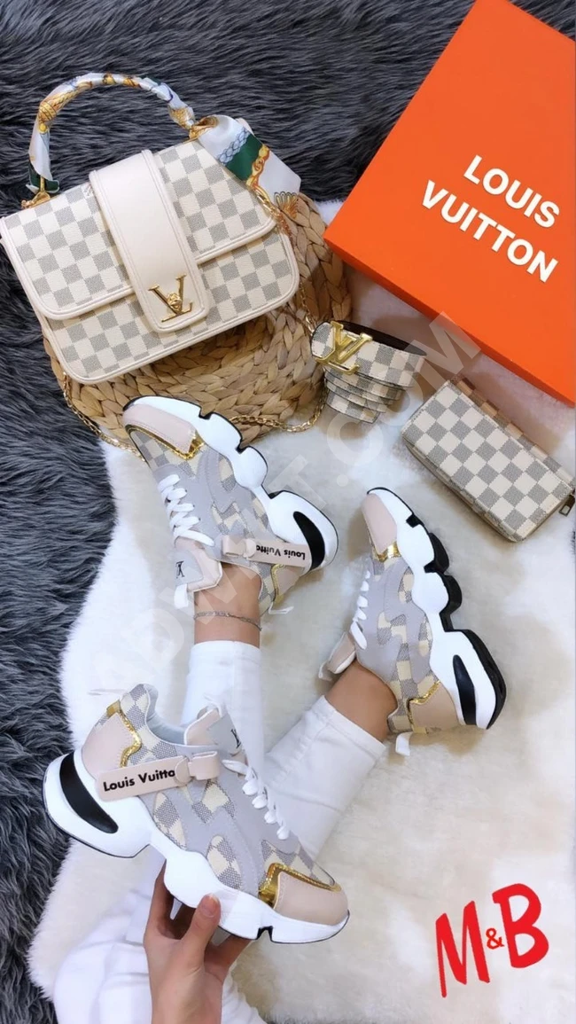 حذاء سبور نسائي مع حقيبة 