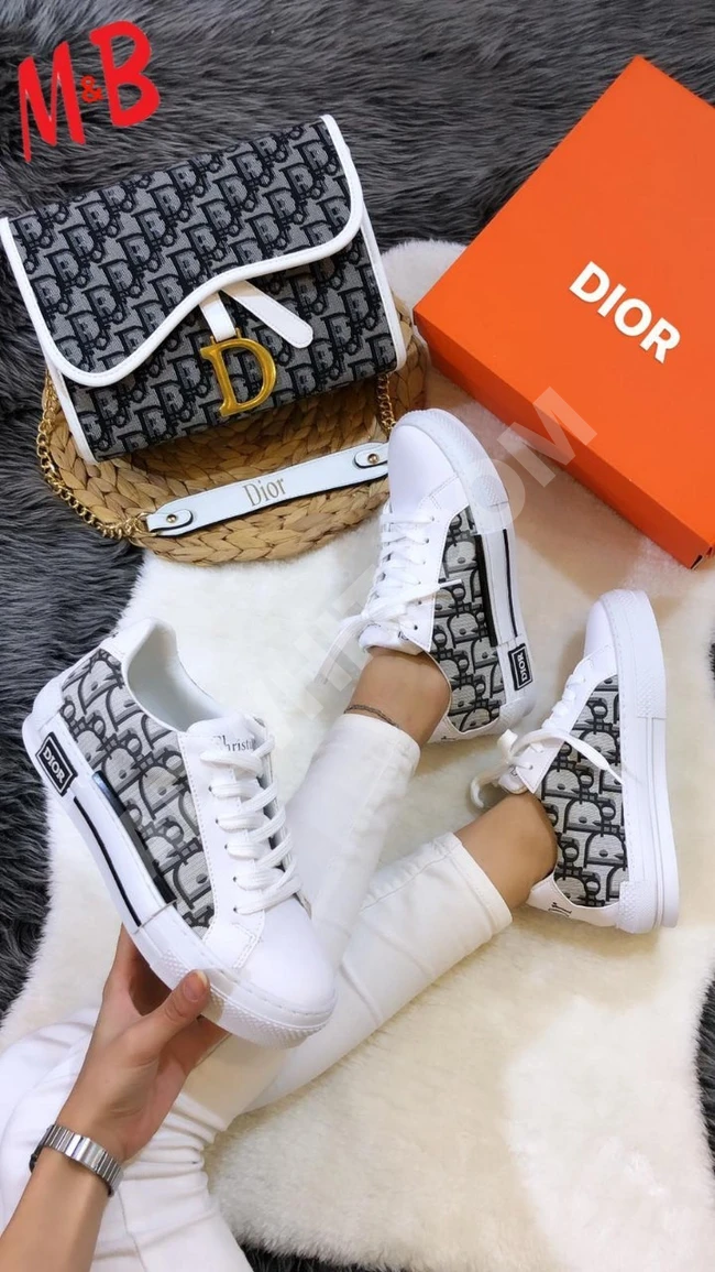 حذاء نسائي سبور مع حقيبة 