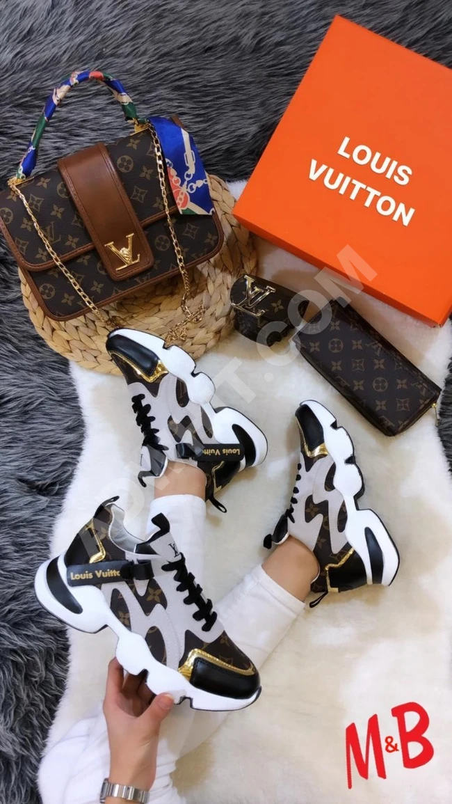 حذاء سبور نسائي مع حقيبة 