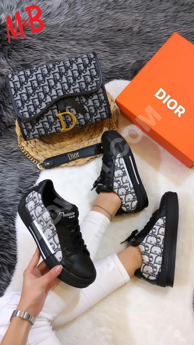 حذاء نسائي سبور مع حقيبة 