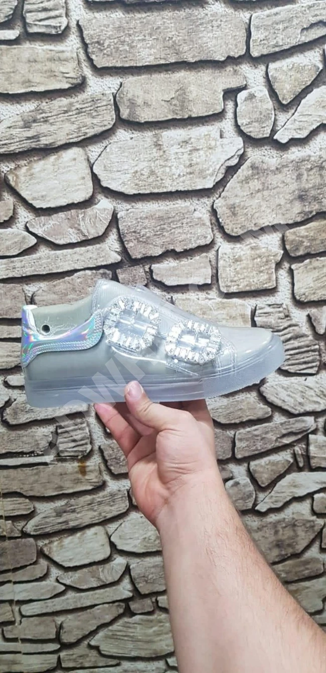 حذاء سبور نسائي 