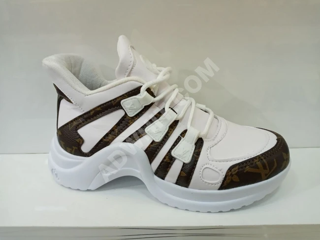 حذاء رياضي نسائي 