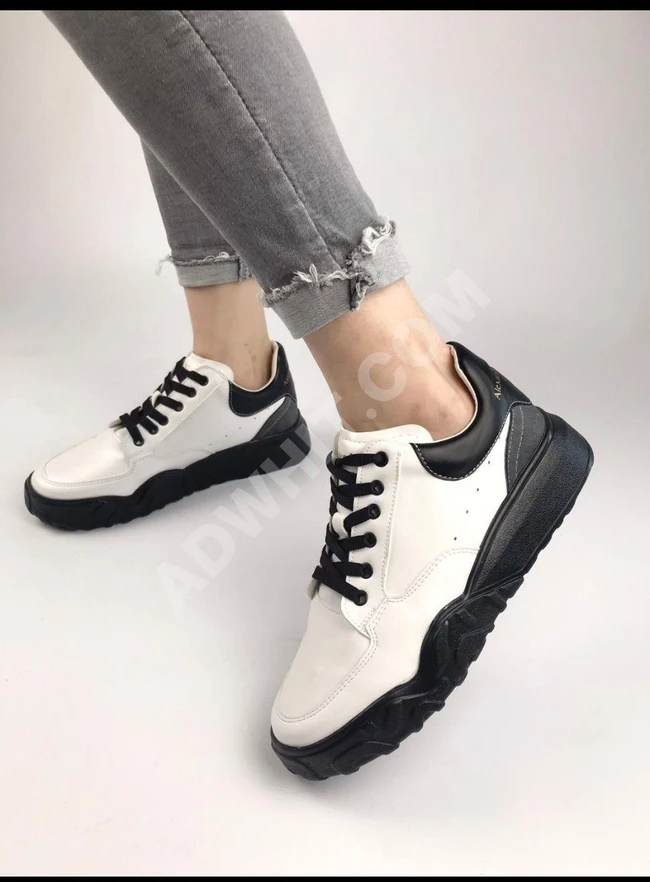 حذاء سبور نسائي 