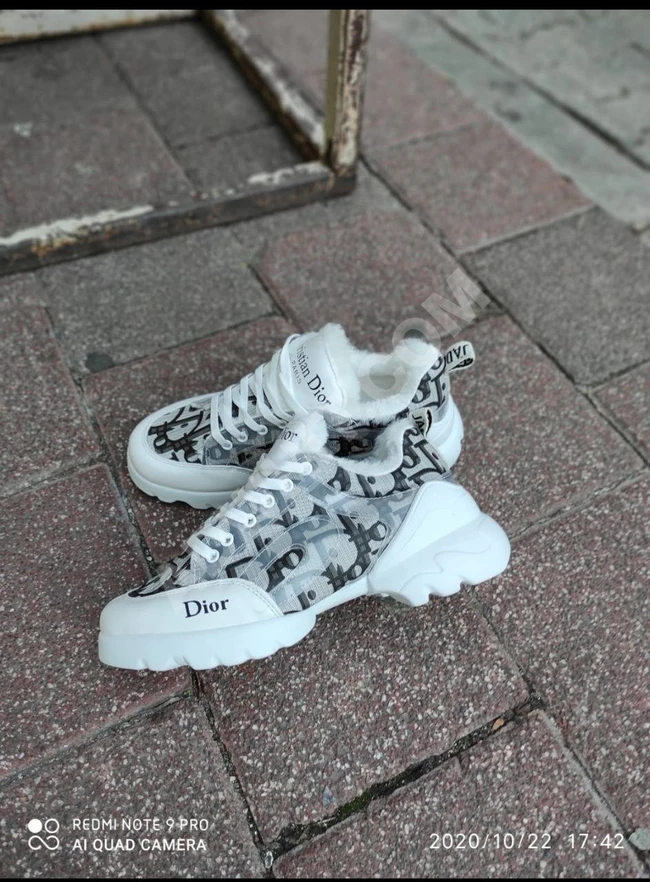 حذاء سبور نسائي 