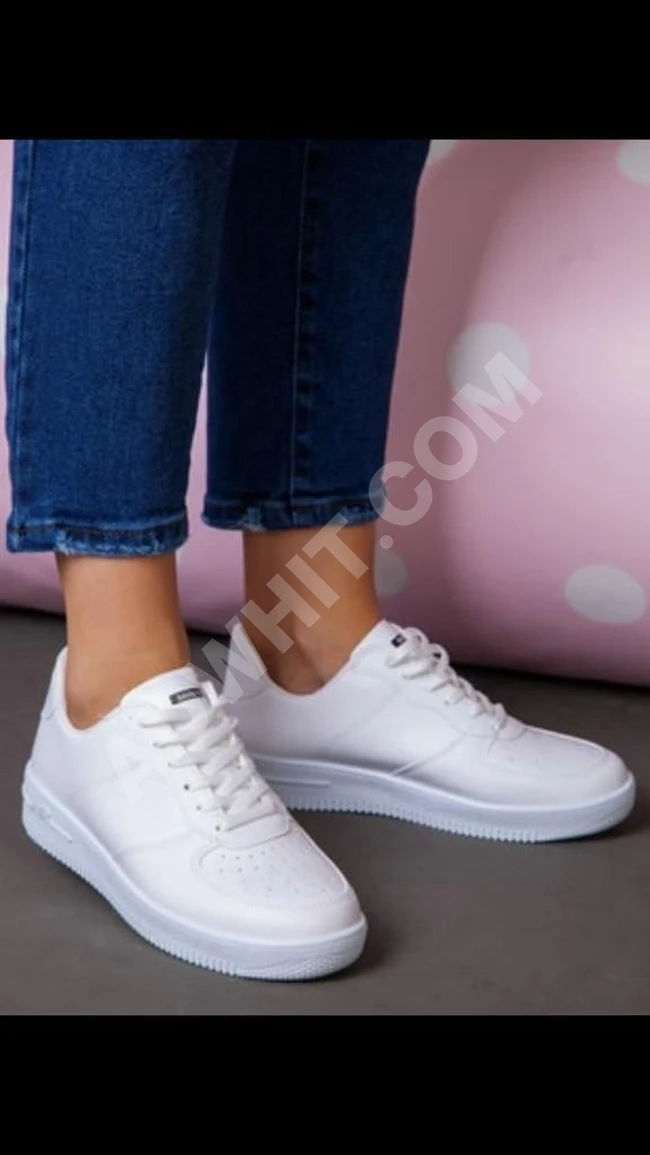 حذاء سبور نسائي 