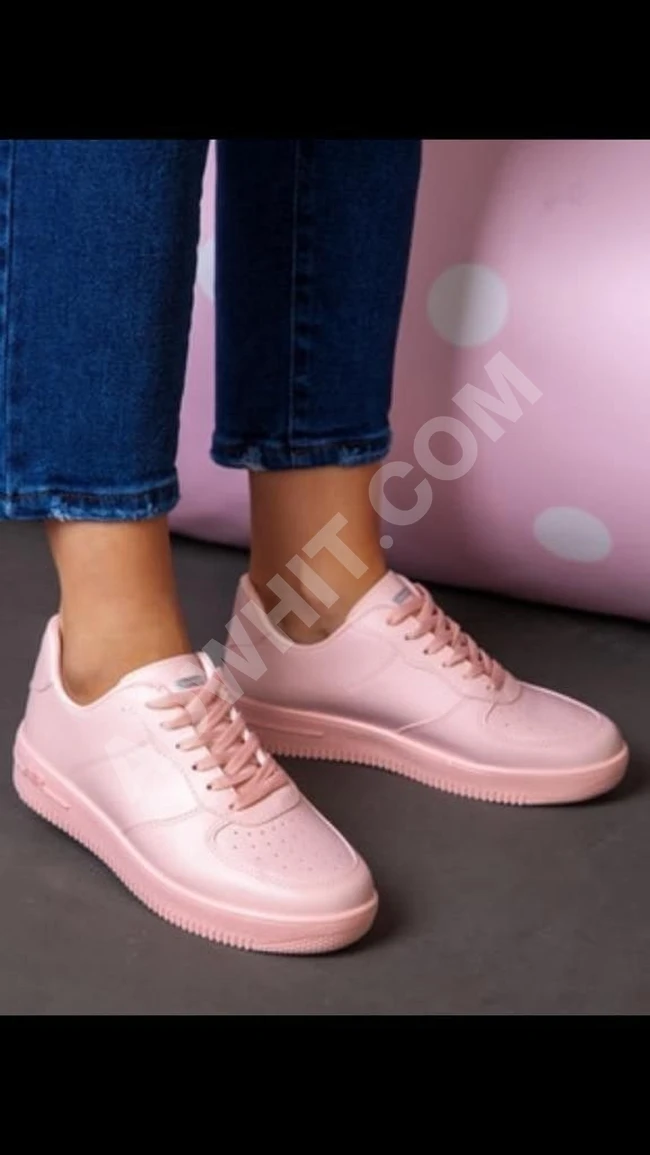 حذاء سبور نسائي 