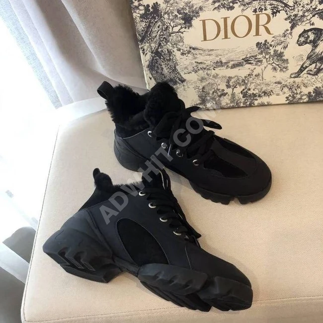 حذاء سبور نسائي 