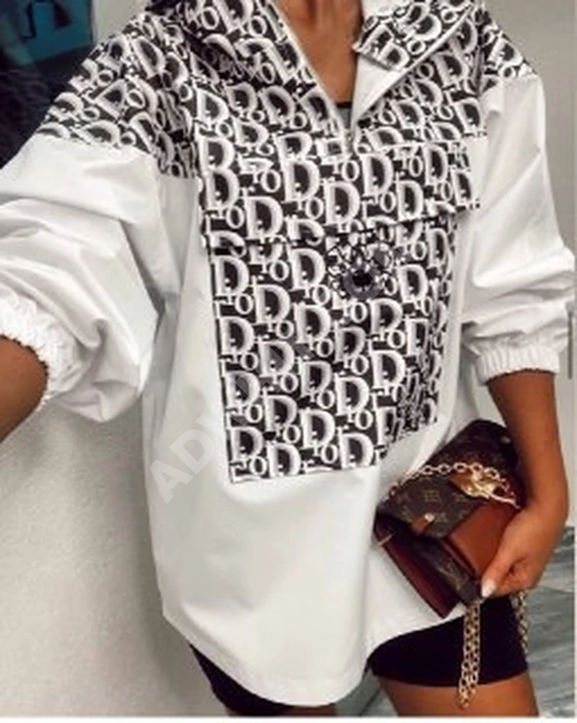 بلوزة نسائية