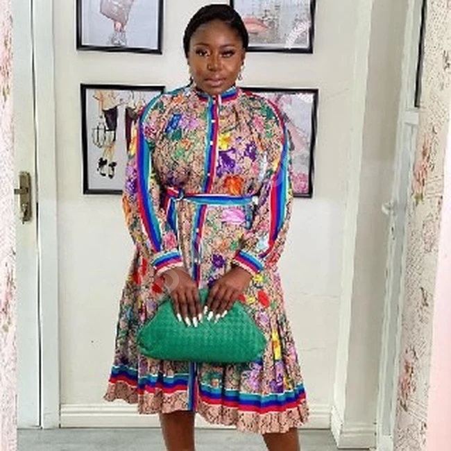 فستان نسائي