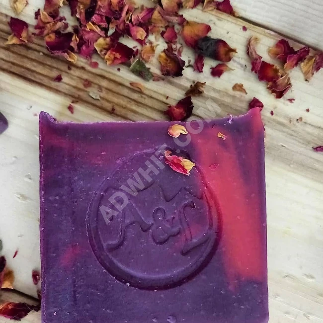 صابون اللافندر الطبيعي.