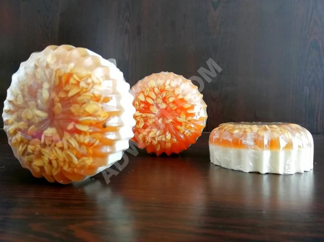 صابون الشوفان والعسل يلترطيب البشره  ويخفف من حساسية البشرة الحساسة ويهدئها.