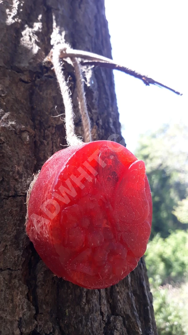 صابون جليسيرين مسك وَ ورد مع الليف الطبيعي.