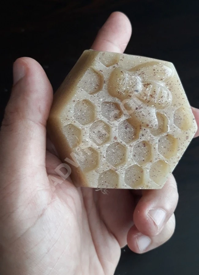 صابونة جليسيرين المحلب بالليف الطبيعي.