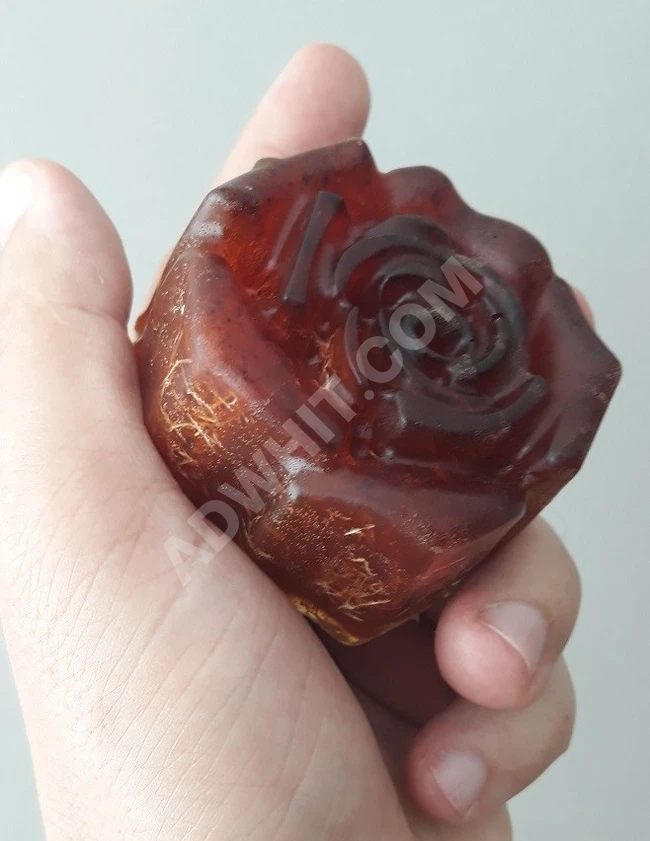 صابون جليسيرين الكركم وَ العسل بالليف الطبيعي.