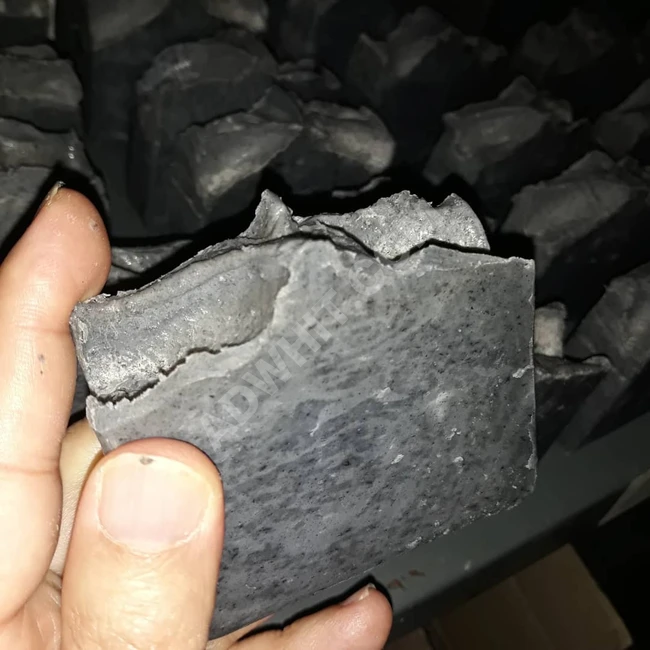 صابون فحم طبيعي منتج بشكل يدوي بحت على الطريقة البارده. 