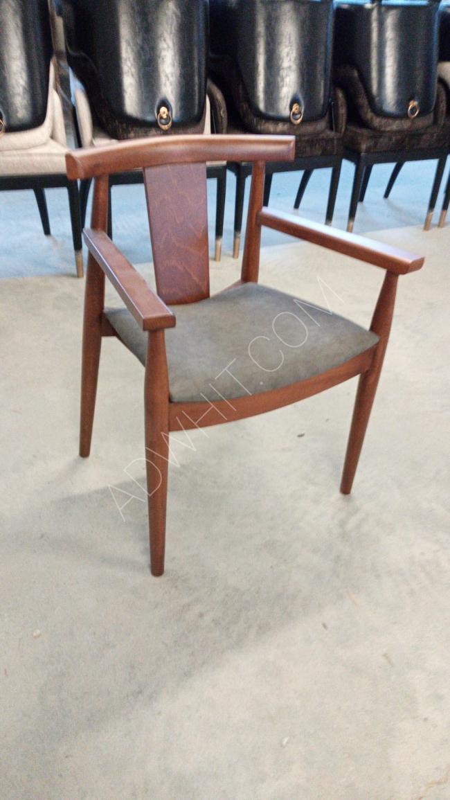 Restoran sandalyeleri ve masaları