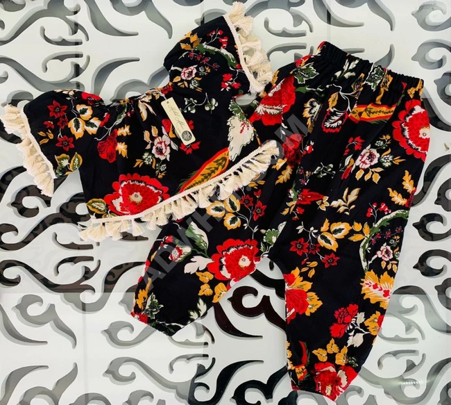 طقم بناتي بتصميم متميز