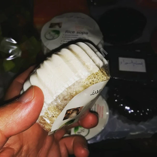 صابون جليسيرين الأرز بالليف الطبيعي.