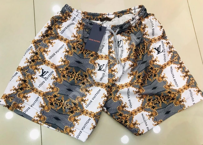 شورت رجالي صيفي بأشكال مختلفة 