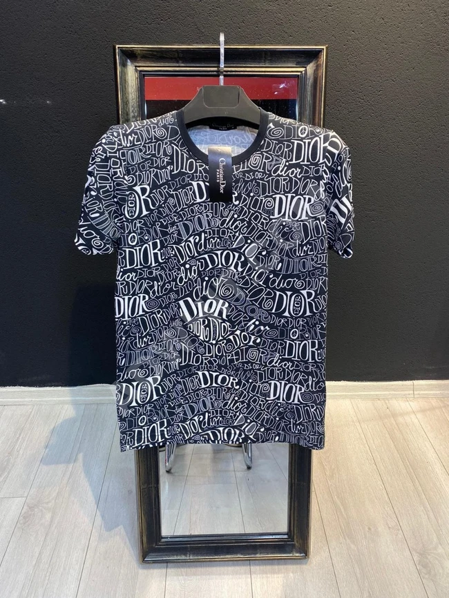 تيشرت رجالي صيفي بأشكال مختلفة 