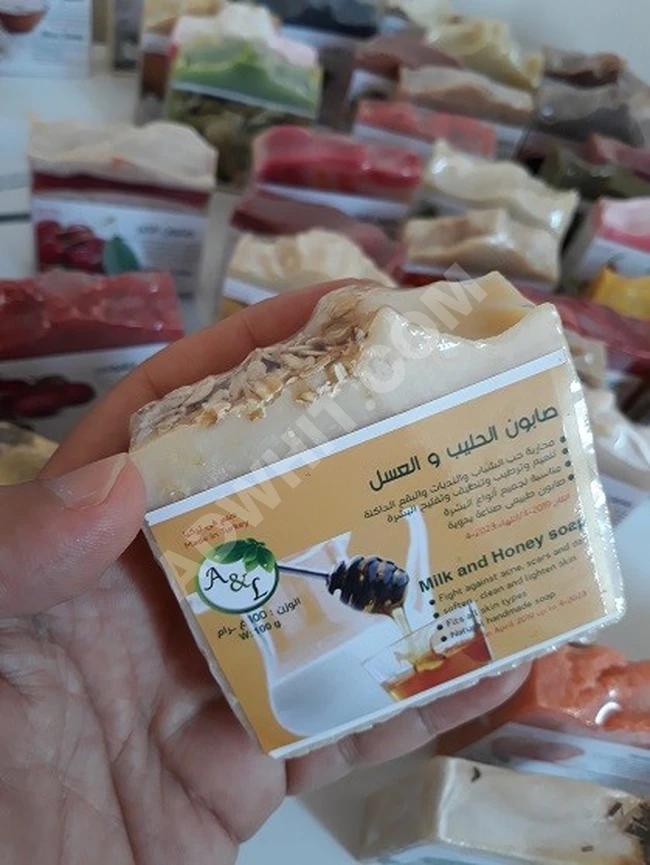 صابون طبيعي - صابون الحليب وَ العسل وَ الشوفان.