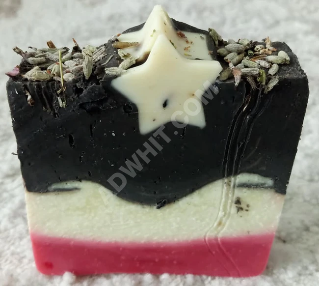 صابونة الفحم بالحليب وَ الورد.