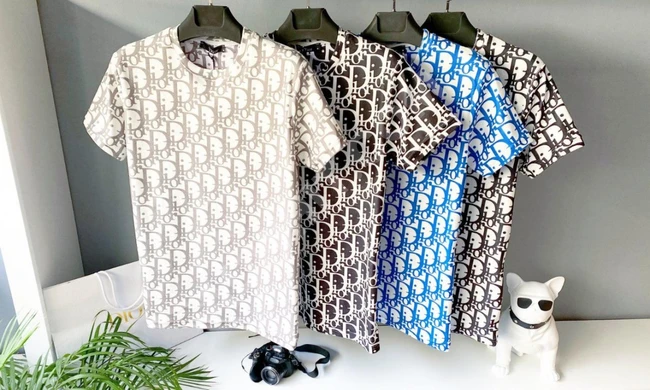 تيشرتات رجالي بأشكال مختلفة 