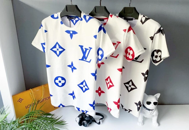 تيشرتات رجالي بأشكال مختلفة 