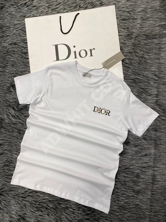 تيشرتات صيفي رجالية بأشكال والوان مختلفة