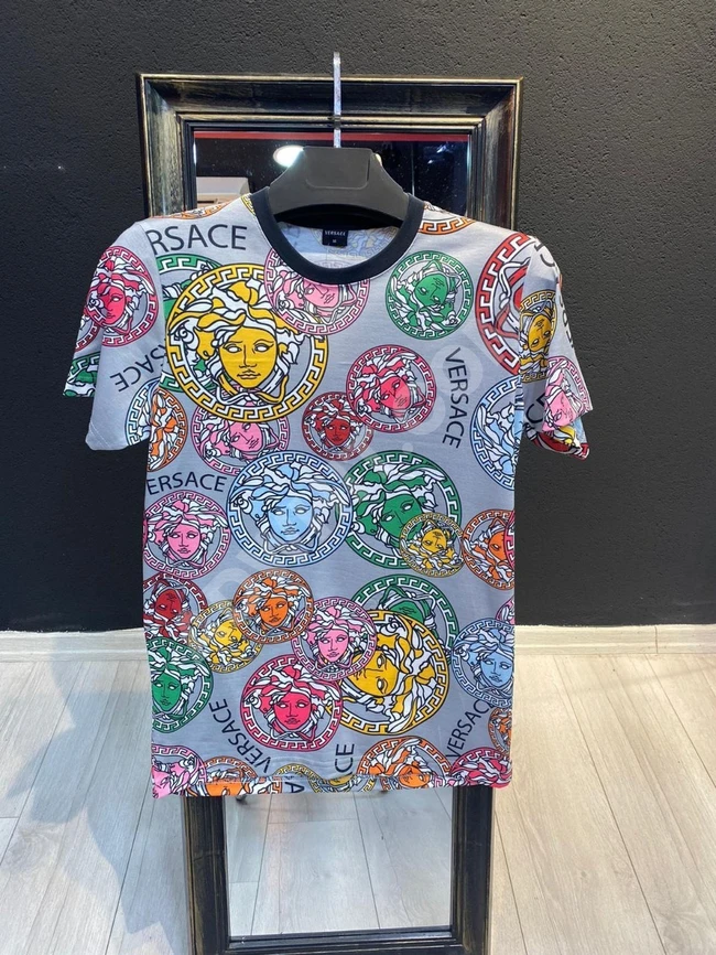 تيشرت رجالية بأشكال مختلفة 