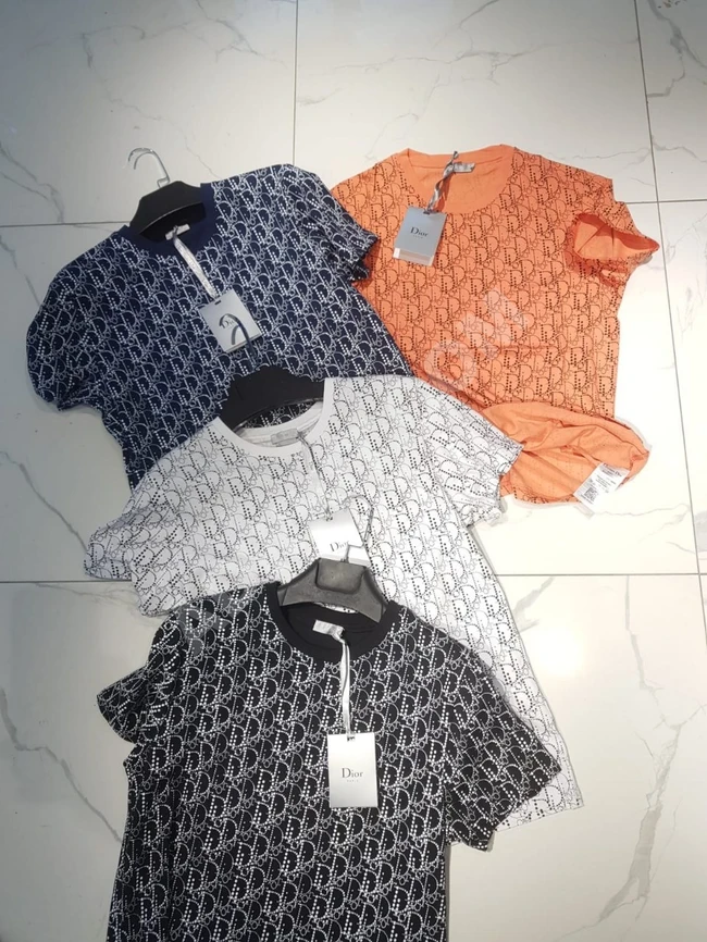 تيشرت صيفي رجالي بأشكال مختلفة 