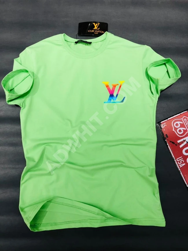 تيشرتات رجالية بأشكال والوان مختلفة 