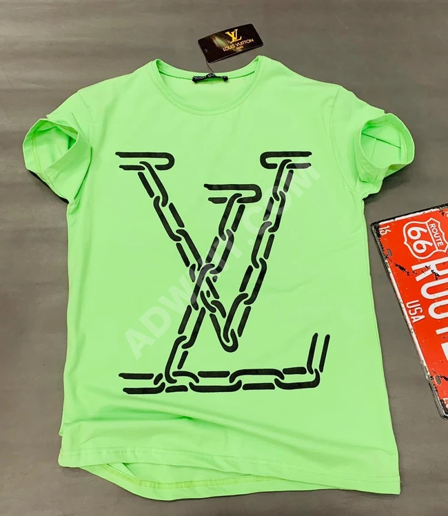 تيشرتات رجالية بأشكال والوان مختلفة 