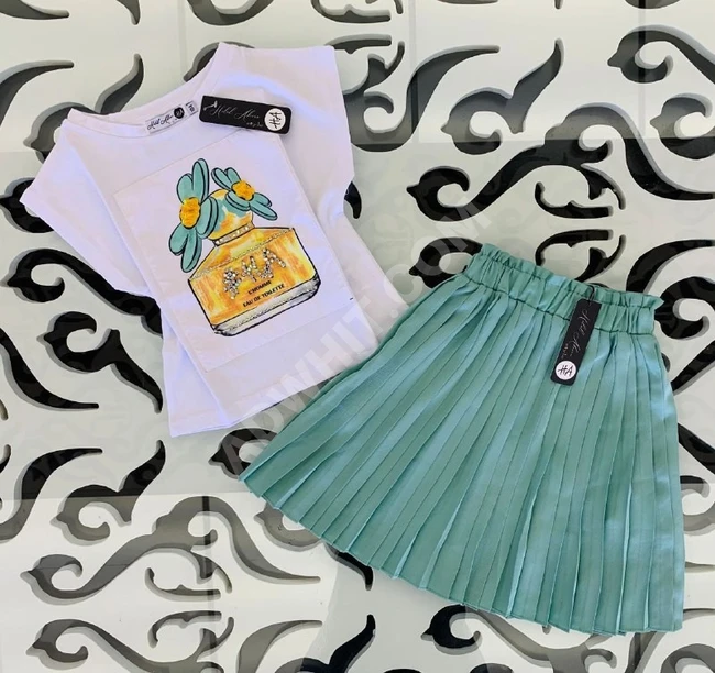 طقم بناتي تنورة مع بلوز 