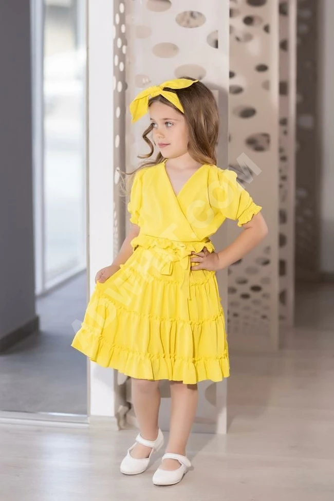 طقم بناتي مع ربطة شعر