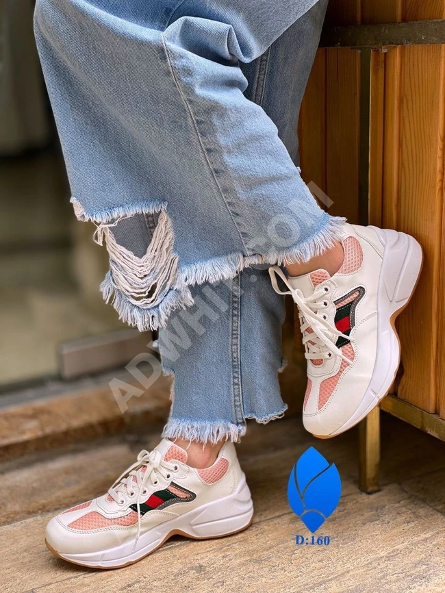 حذاء رياضي نسائي 