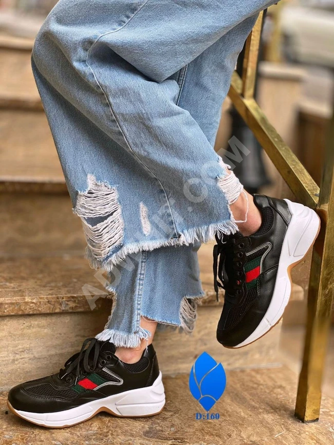 حذاء رياضي نسائي 