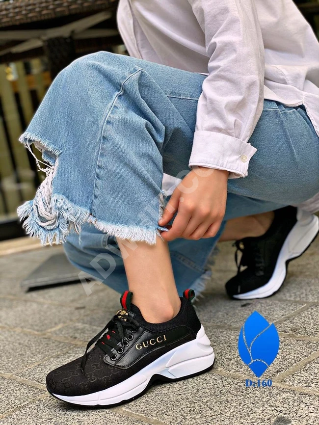 حذاء سبور نسائي 