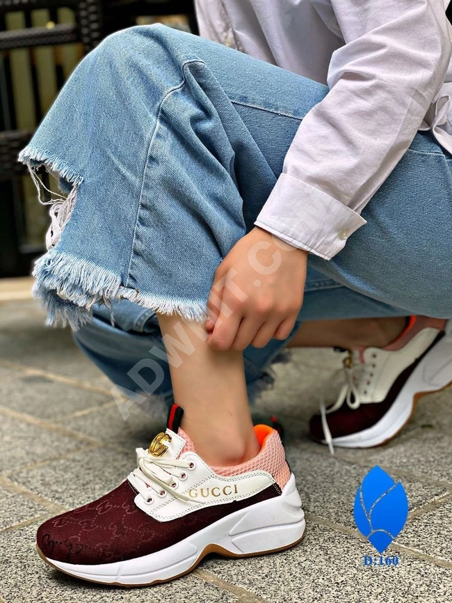 حذاء سبور نسائي 