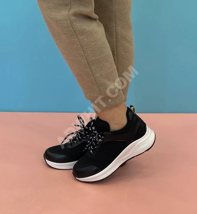 حذاء سبور نسائي 