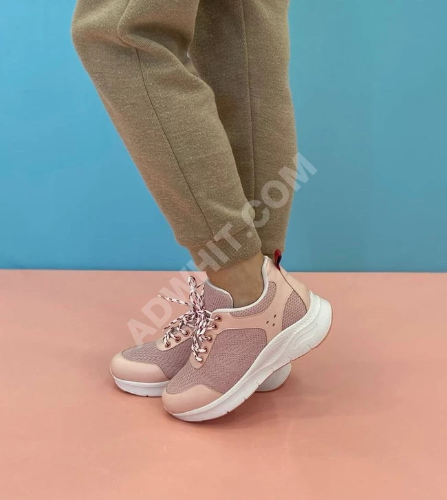 حذاء سبور نسائي 